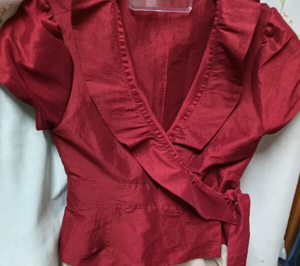 1 Blusa M e 2 Saia G, A Elegância Elementar dos Seminovos.