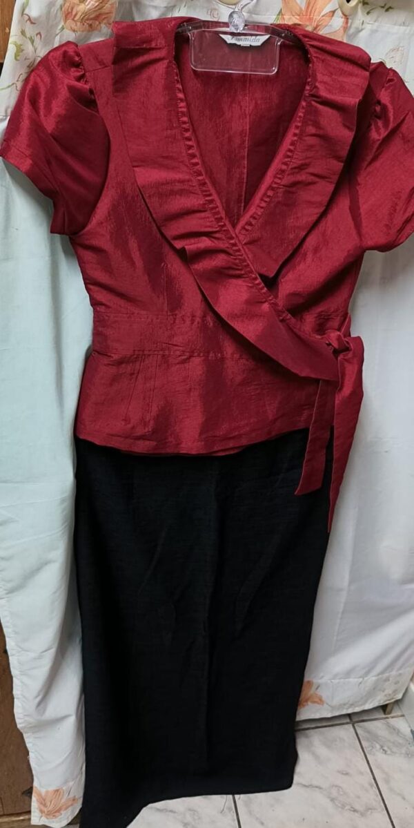 1 Blusa M e 2 Saia G, A Elegância Elementar dos Seminovos. - Image 2
