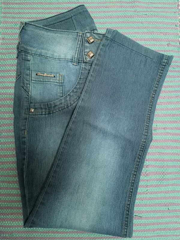 Jeans Feminina – Multi Marcas, várias cores e modelos, tamanho 46, seminovas.