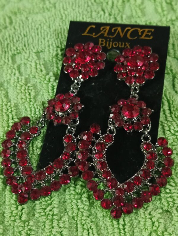 *Brinco Vintage Prateado com pedras vermelhas - (Novo)